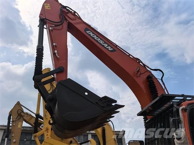 Doosan DX 225 LC 履带挖掘机