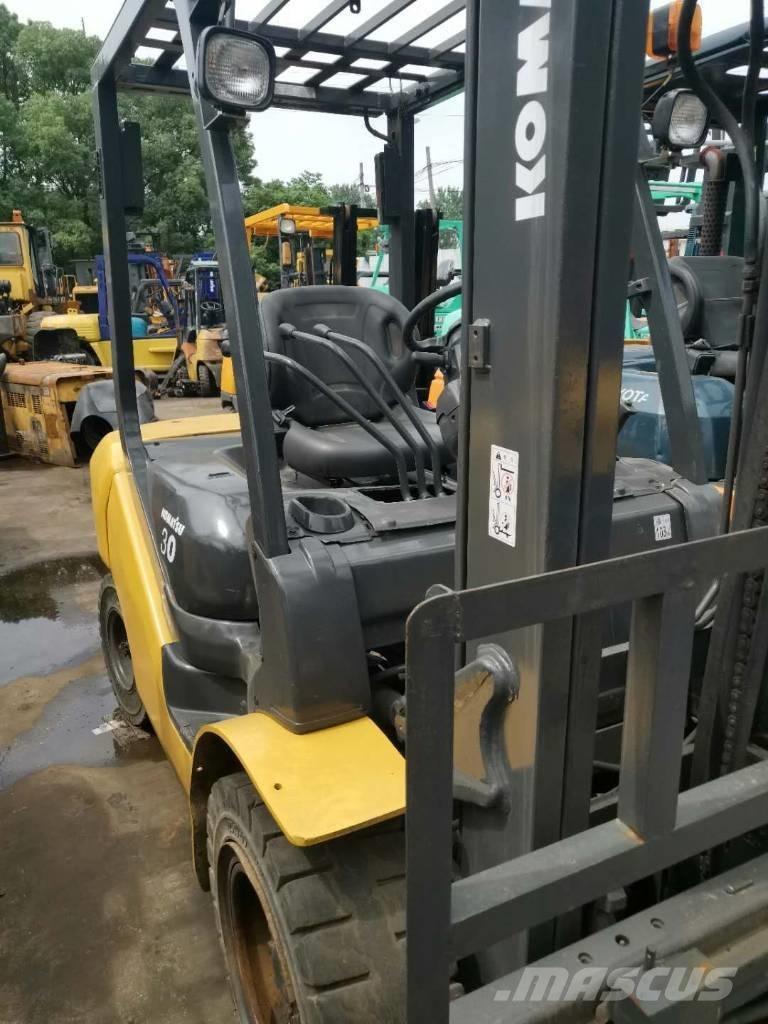 Komatsu 30 伸缩臂叉装车|叉装车