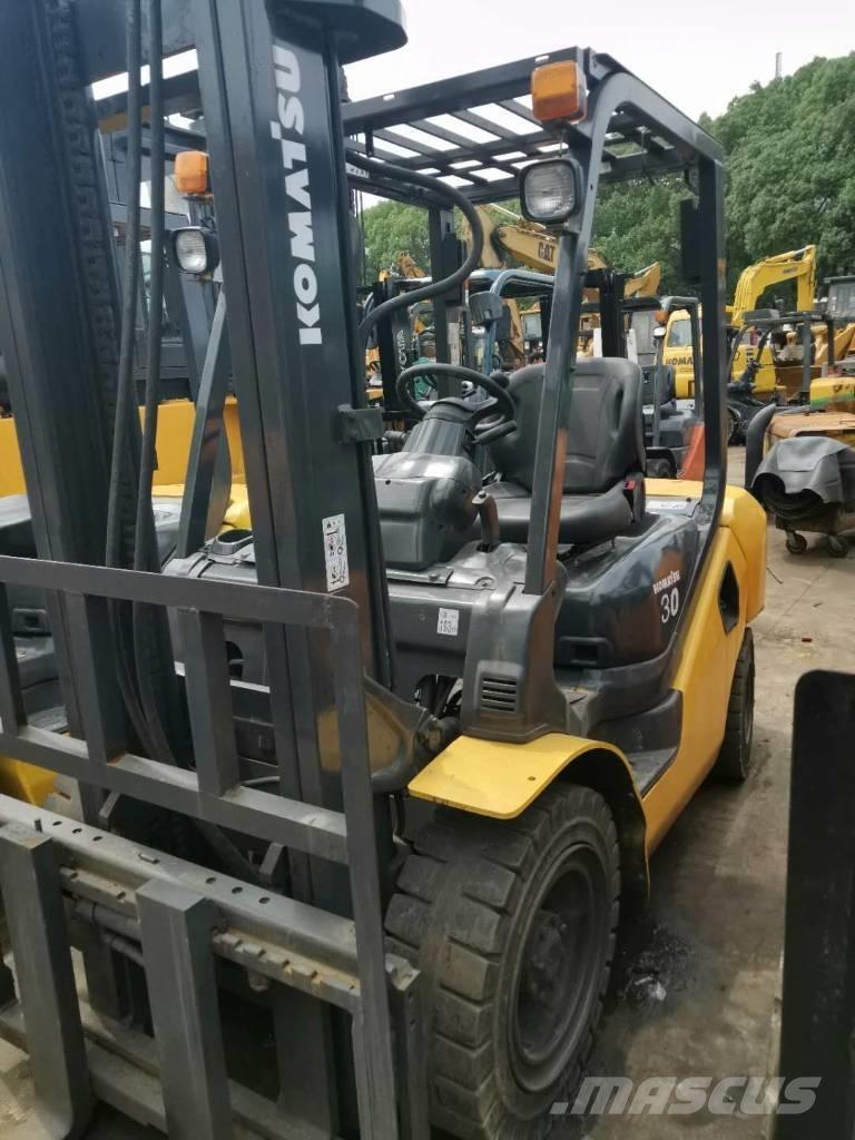 Komatsu 30 伸缩臂叉装车|叉装车