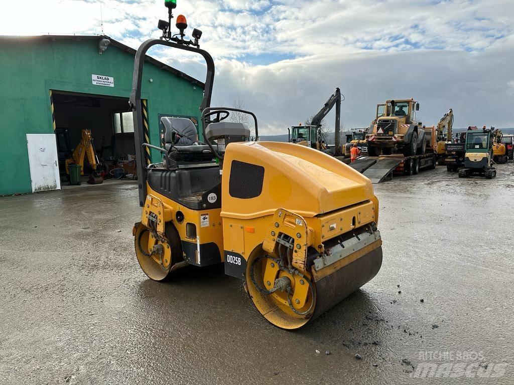 Volvo DD 25 B 双轮压路机