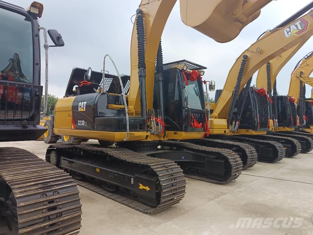 CAT 323 D2L 履带挖掘机