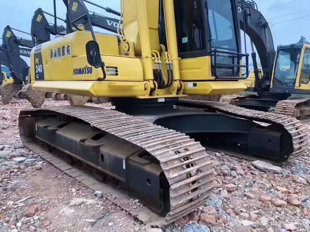Komatsu PC 240 履带挖掘机