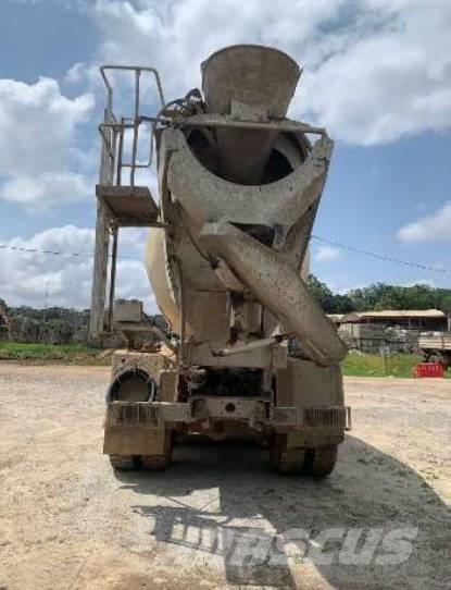 Iveco Trakker 440 混凝土搅拌车