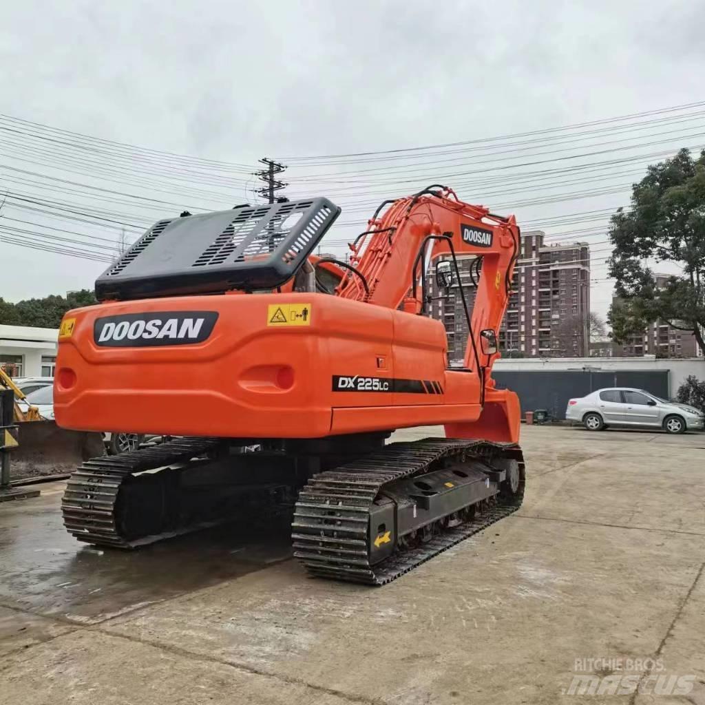 Doosan DX 225 LC 履带挖掘机