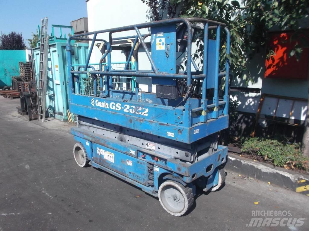 Genie GS 2032    V-2790 客货电梯