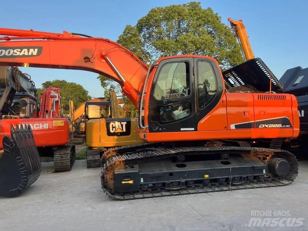 Doosan DX225LC-9C 履带挖掘机
