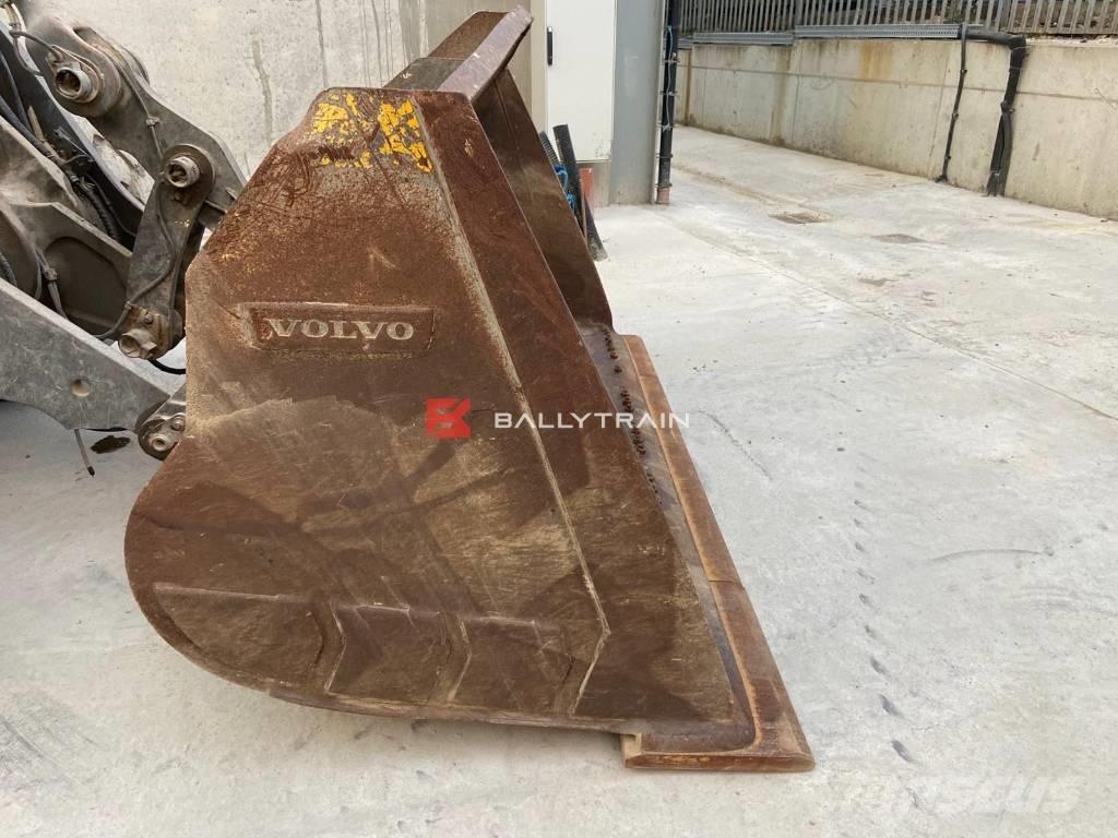 Volvo L 120 H 轮式装载机