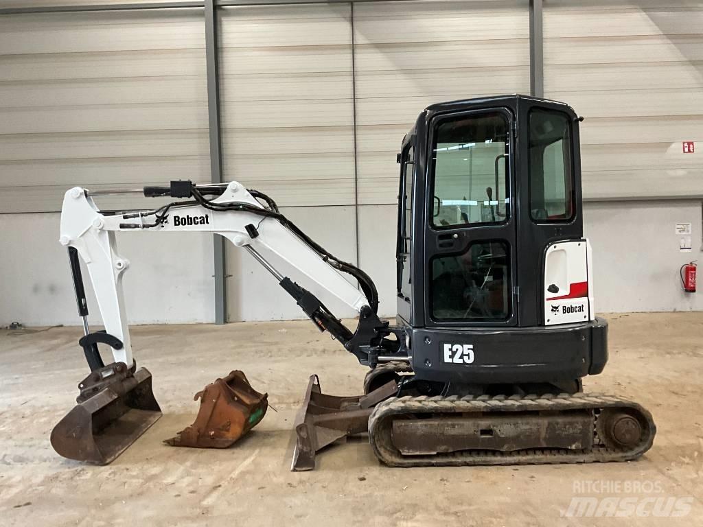 Bobcat E 25 小型挖掘机