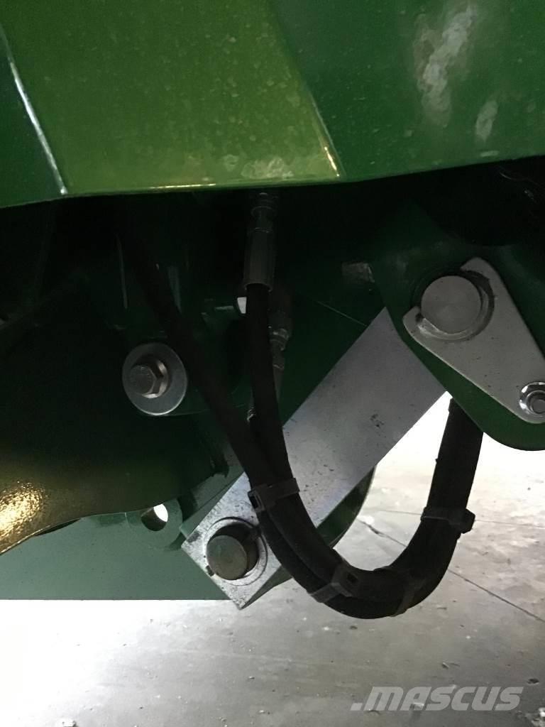 John Deere V461M 圆捆打捆机