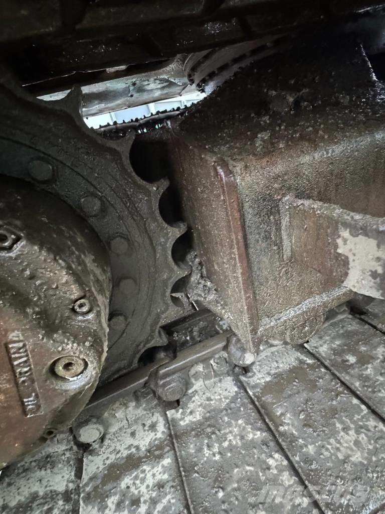 JCB JS 130 履带挖掘机