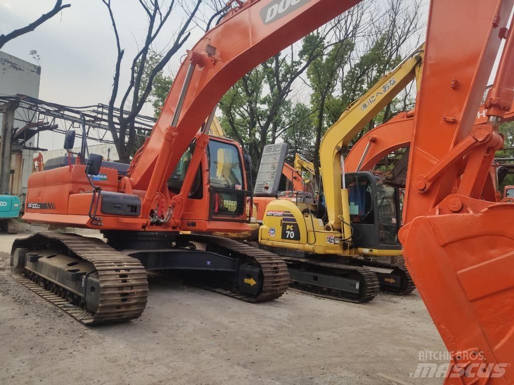 Doosan dx300 履带挖掘机