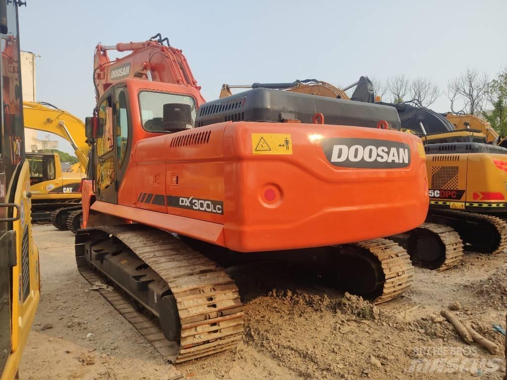 Doosan dx300 履带挖掘机