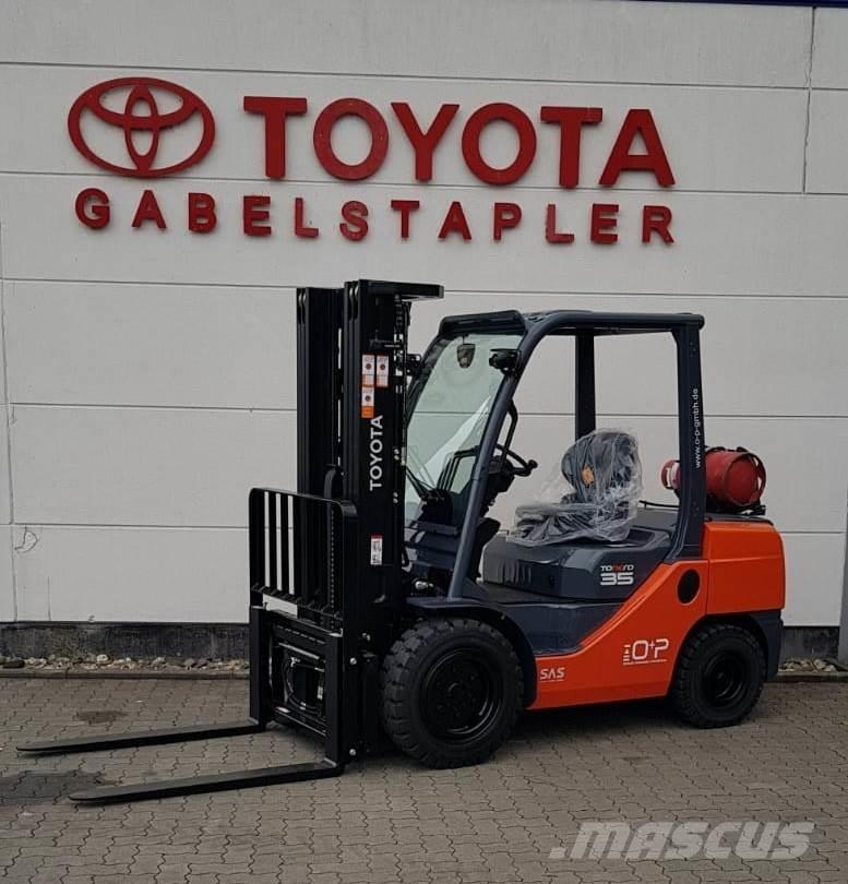 Toyota 02-8FGJF35 天然气叉车