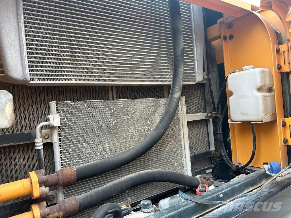 Hyundai R320 LC-9 履带挖掘机