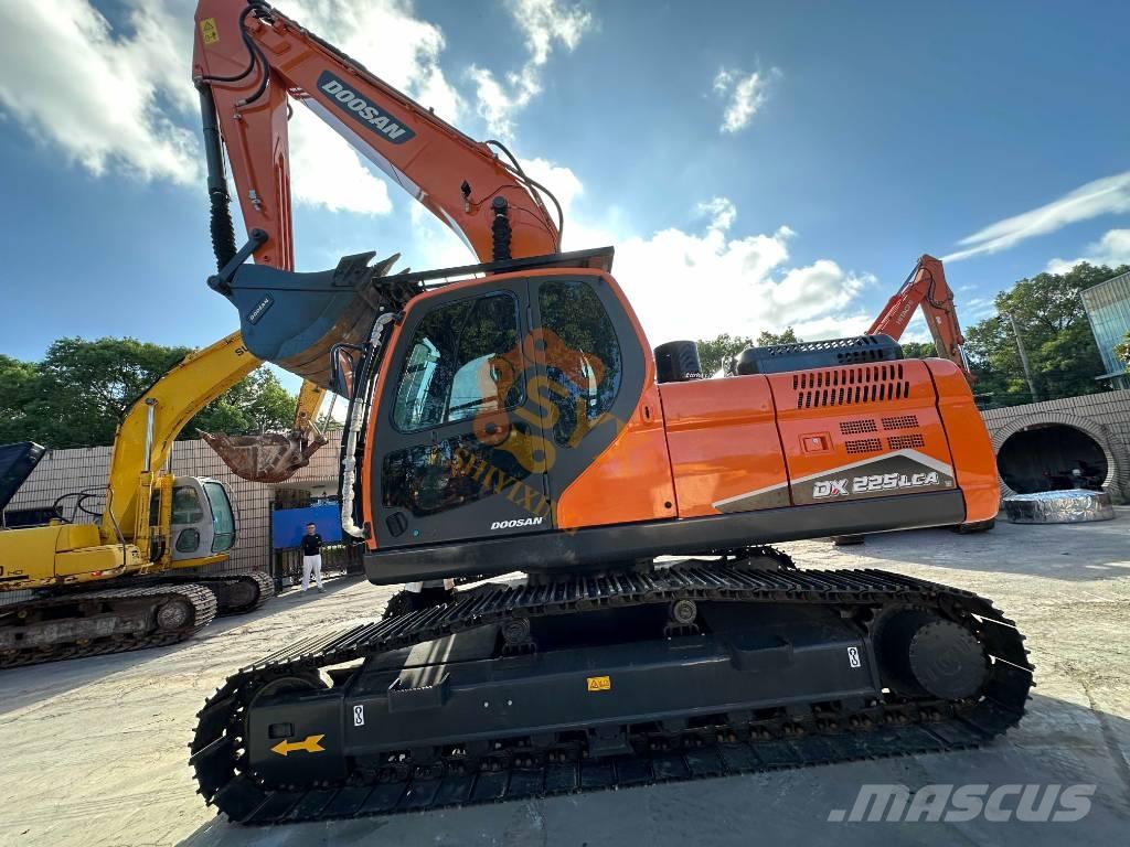 Doosan DX 225 LCA 履带挖掘机
