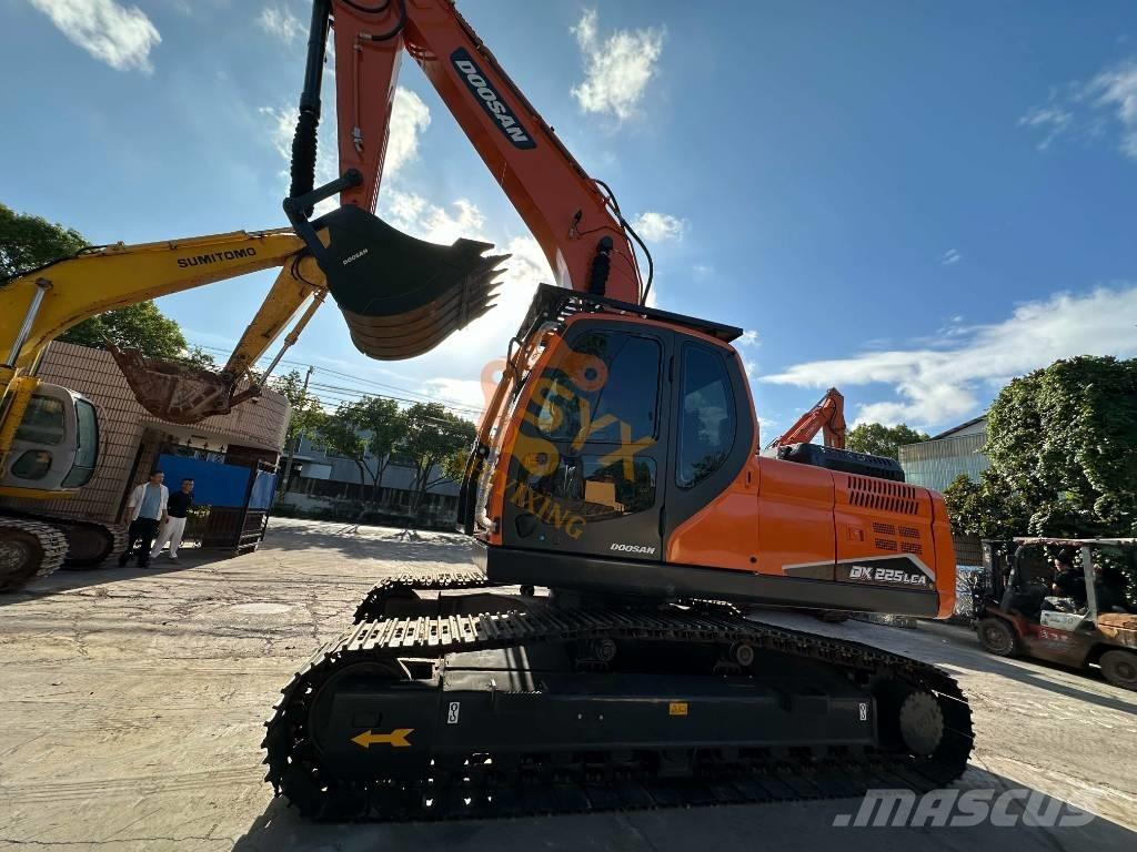 Doosan DX 225 LCA 履带挖掘机
