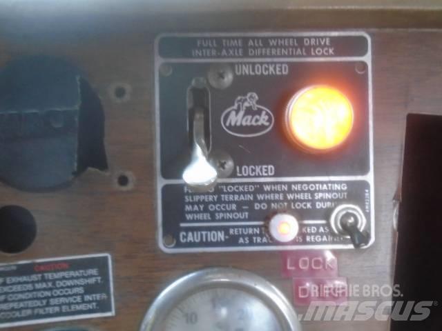 Mack RM 6866 S 推雪机