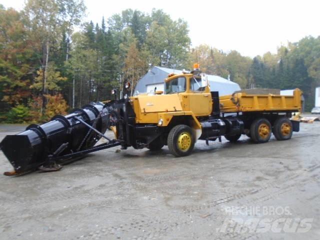 Mack RM 6866 S 推雪机