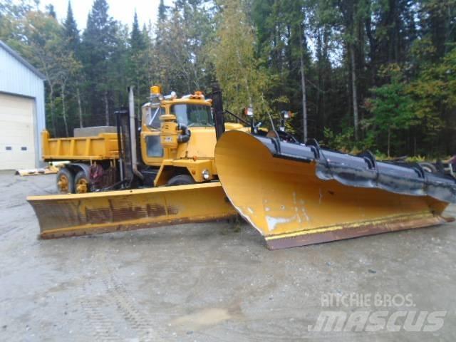 Mack RM 6866 S 推雪机