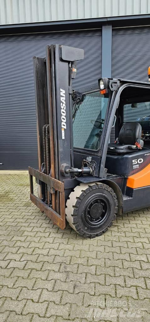Doosan G50SC-5 天然气叉车