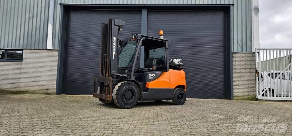 Doosan G50SC-5 天然气叉车