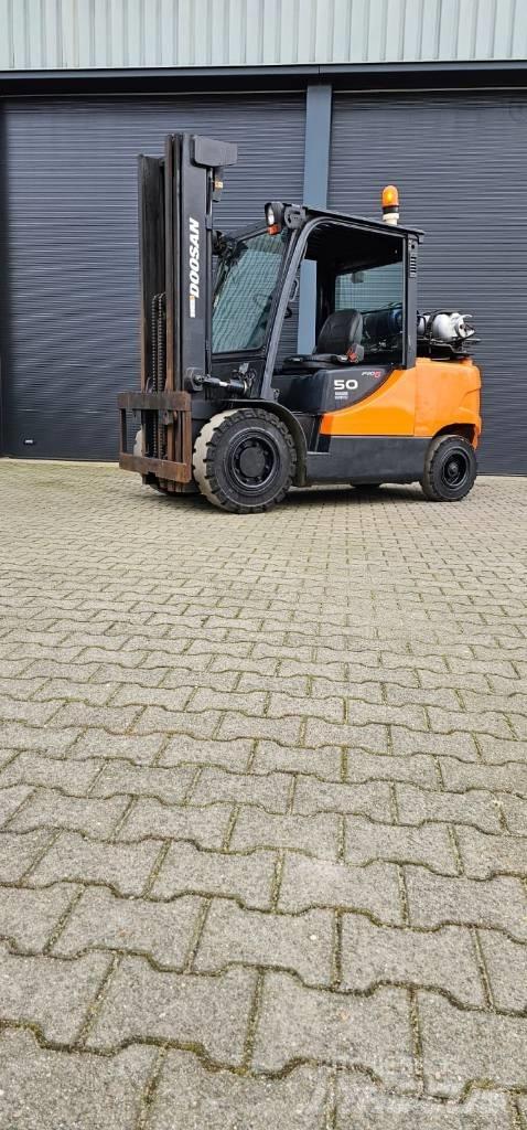 Doosan G50SC-5 天然气叉车