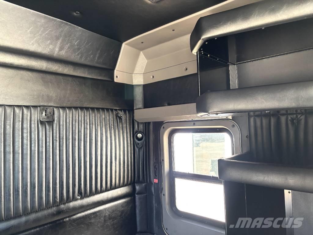 Kenworth W 900 牵引车