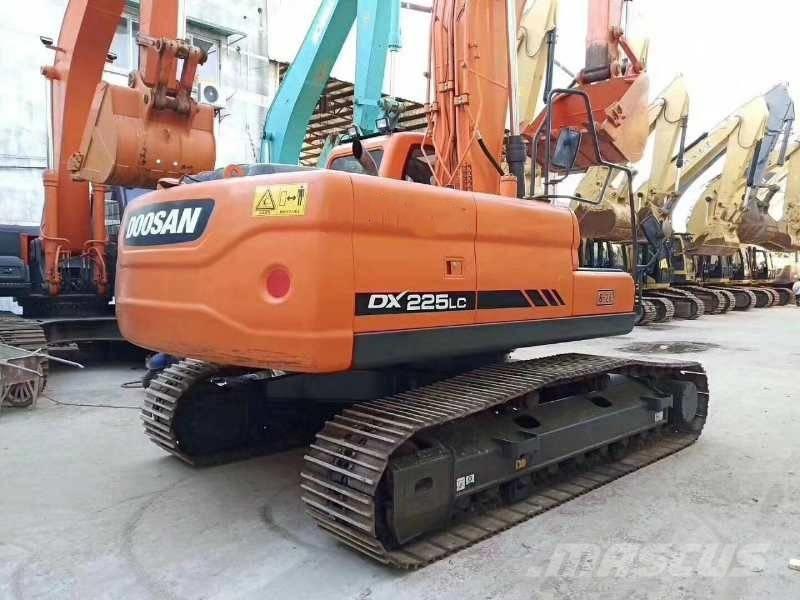 Doosan dx225 履带挖掘机