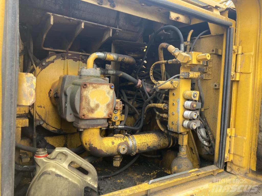Komatsu PW 170 轮式挖掘机