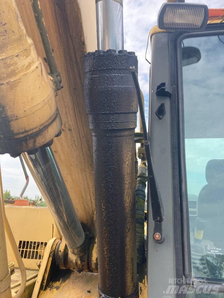 Komatsu PW 170 轮式挖掘机