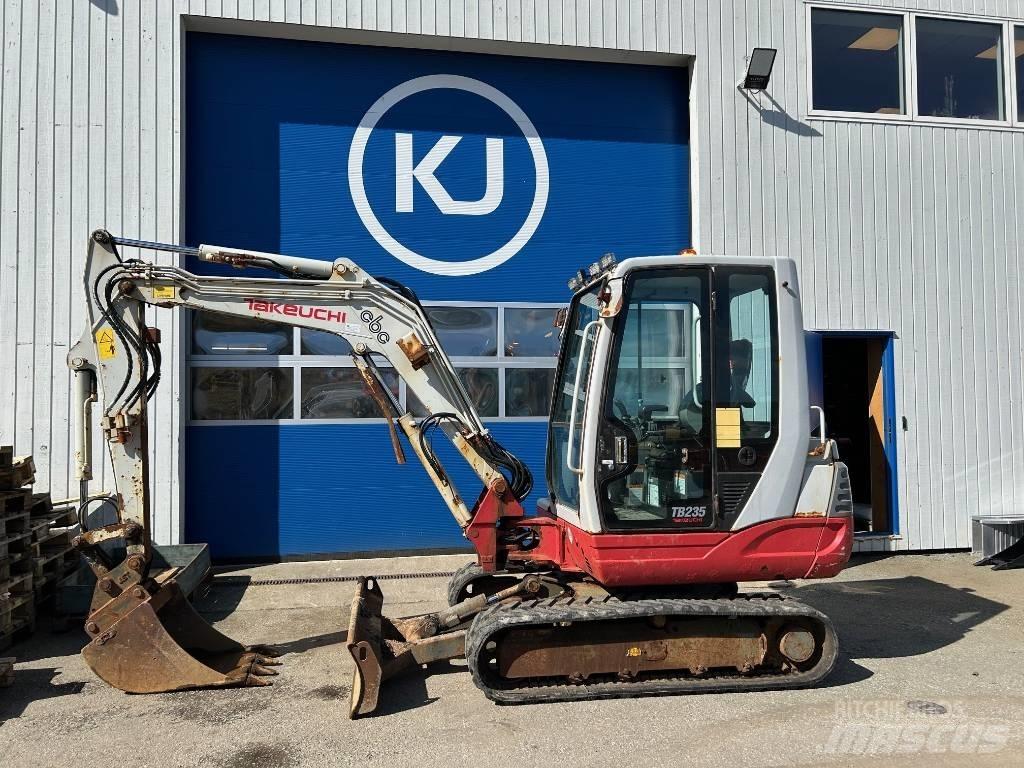 Takeuchi TB 235 小型挖掘机
