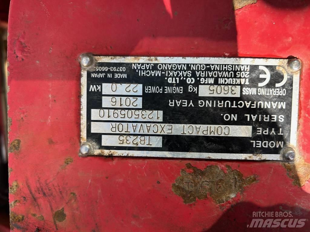Takeuchi TB 235 小型挖掘机