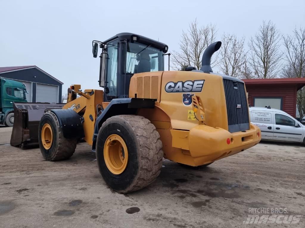 CASE 821 F 轮式装载机