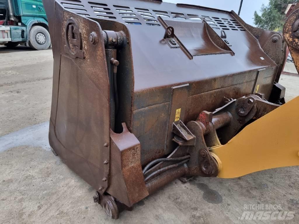 CASE 821 F 轮式装载机