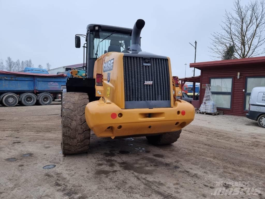 CASE 821 F 轮式装载机