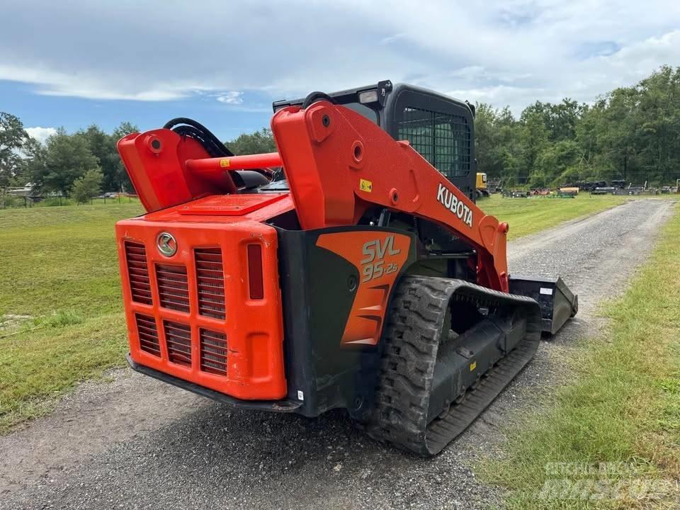 Kubota SVL 95-2 S 滑移装载机