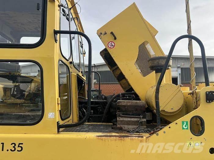 Corinsa CCR 2135 胶轮压路机