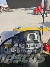  BW 220D-40 单轮压路机