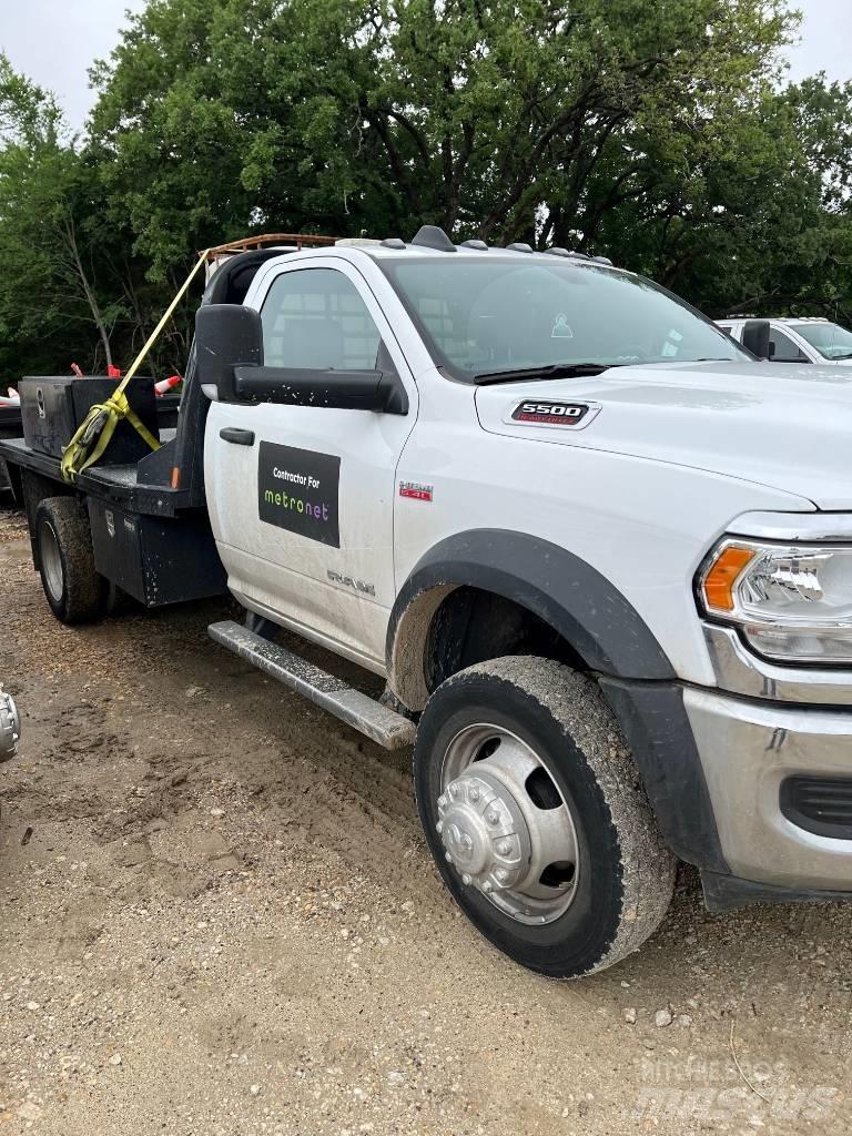 RAM 5500 平板栏板货车