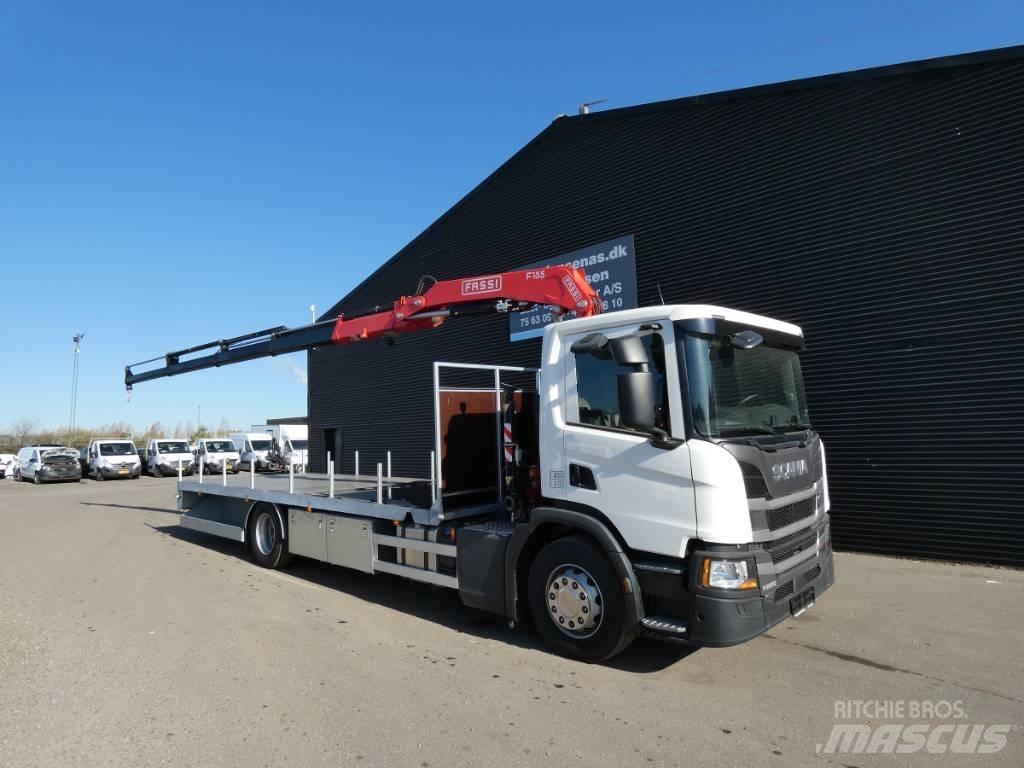 Scania P 220 起重车