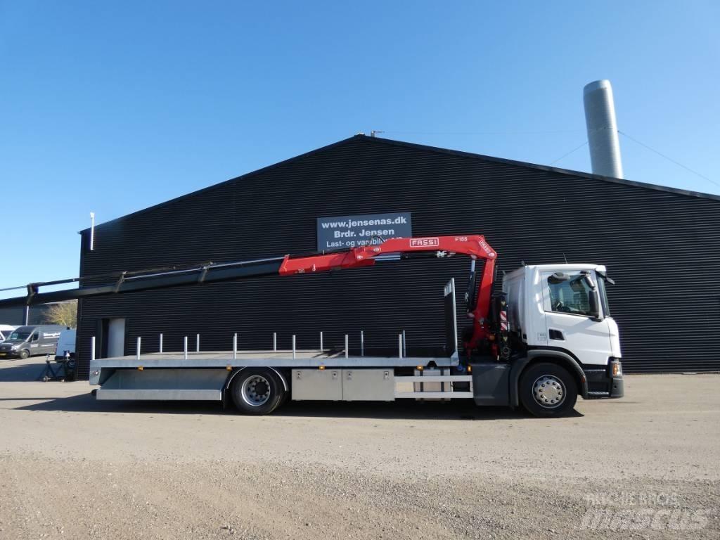 Scania P 220 起重车