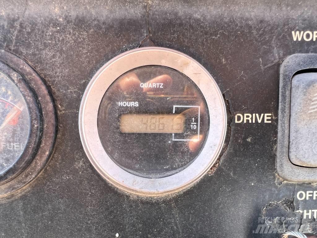 John Deere 210LE 前装载和挖掘机