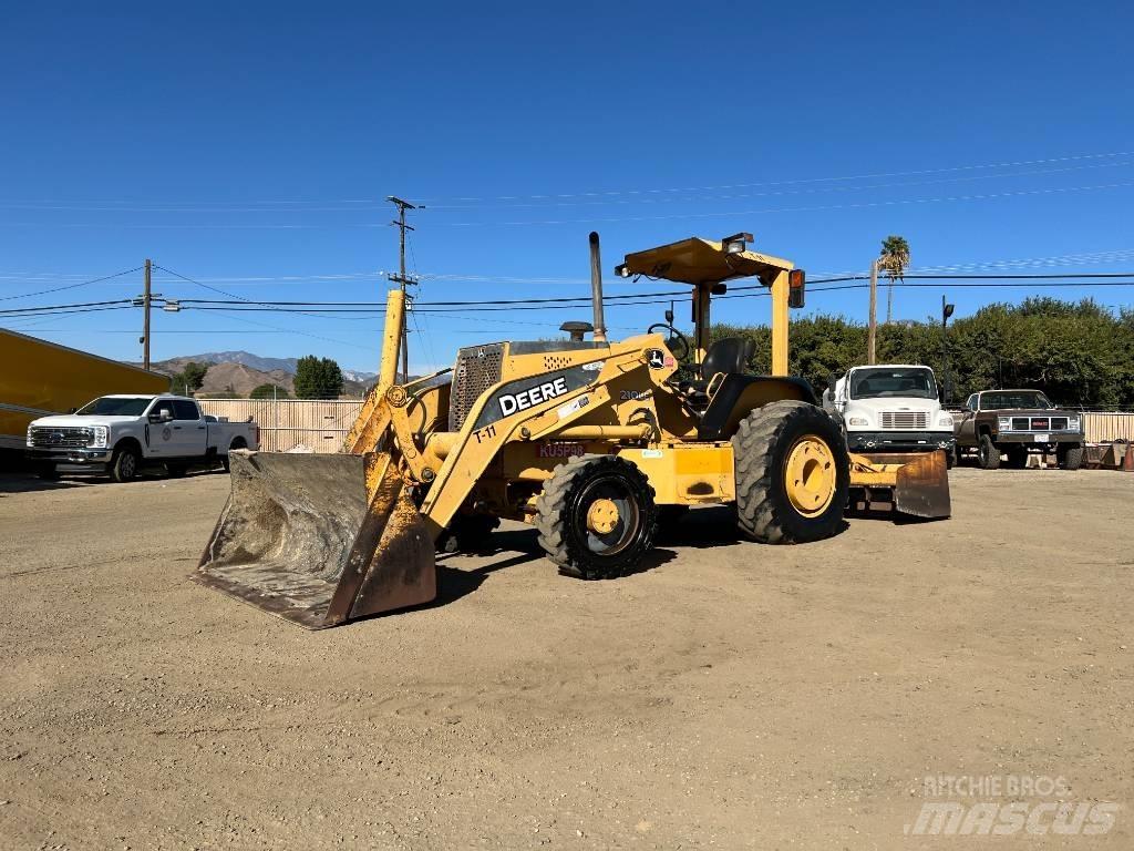 John Deere 210LE 前装载和挖掘机