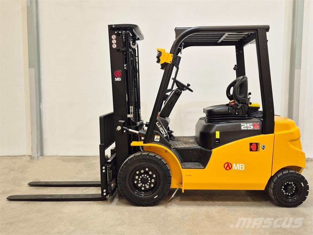  MB Forklift EFL253 电动叉车
