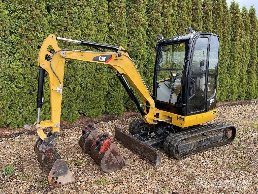 CAT 302.7D CR 小型挖掘机