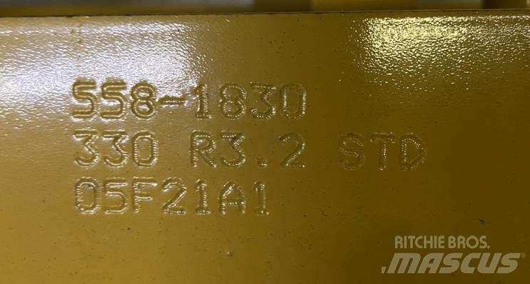 CAT 330 吊杆和铲斗