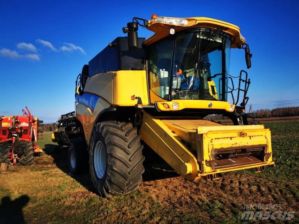 New Holland CX 8080 联合收割机