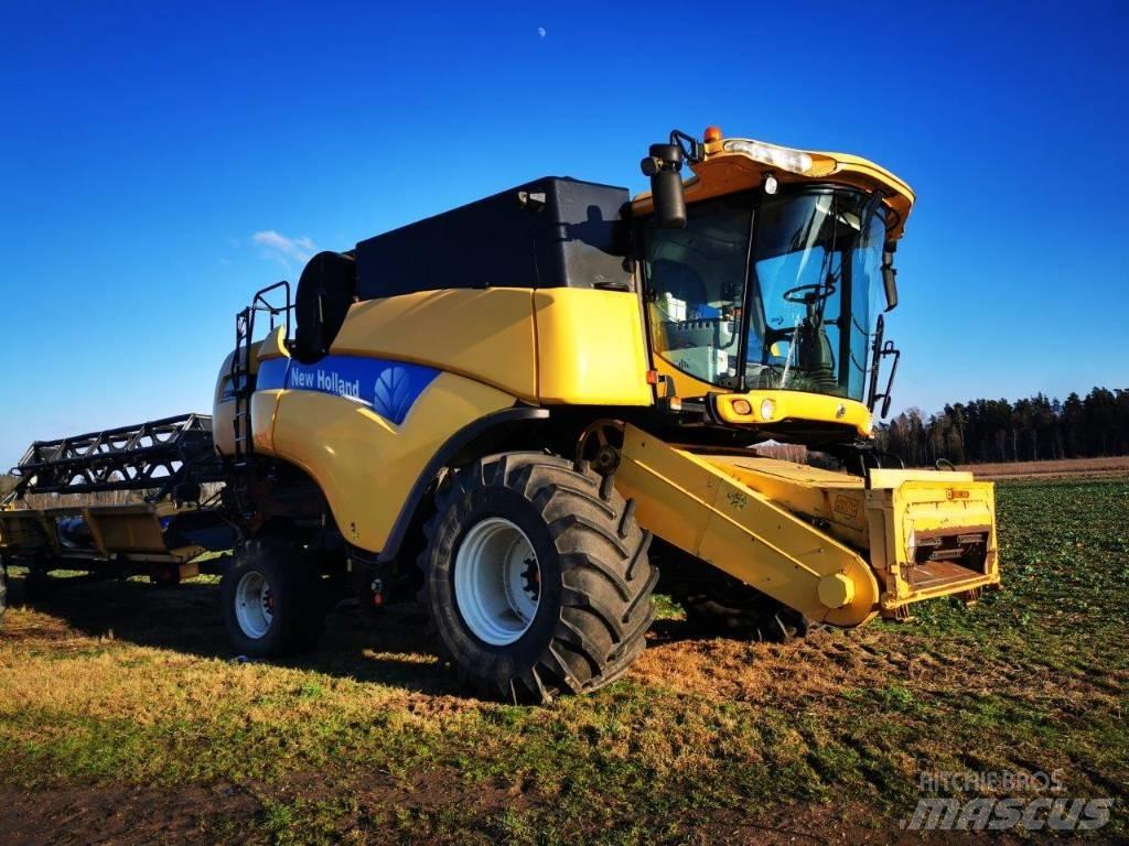 New Holland CX 8080 联合收割机