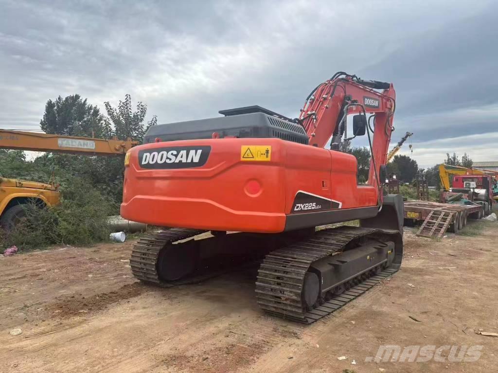 Doosan DX 225 履带挖掘机