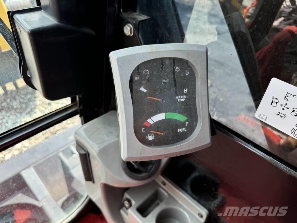 CAT 307 E2 中型挖掘机